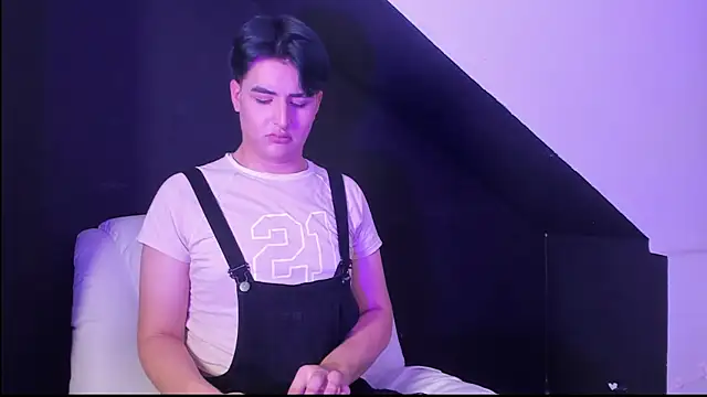 noahWolff  online show from 02-09-26, 09:19