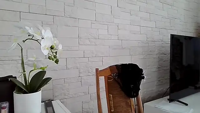 Snapshot of JuliaLovely chatting on 06-16-26, 02:09 JuliaLovely online show from 06-16-26, 02:09