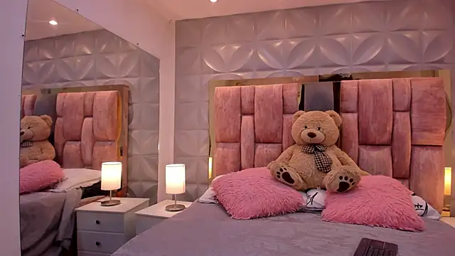 Paris Velvet online show from 05-21-26, 10:17
