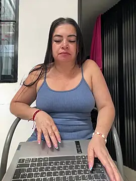 Snapshot of candy69- chatting on 07-06-26, 08:55 candy69- online show from 07-06-26, 08:55