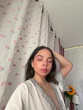 Snapshot of BambiRoses chatting on 05-11-26, 05:57 BambiRoses online show from 05-11-26, 05:57