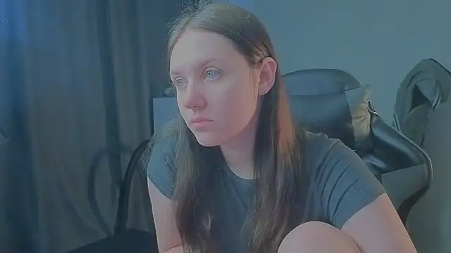 Snapshot of Holy_Kveta chatting on 07-31-26, 02:55 Holy Kveta online show from 07-31-26, 02:55