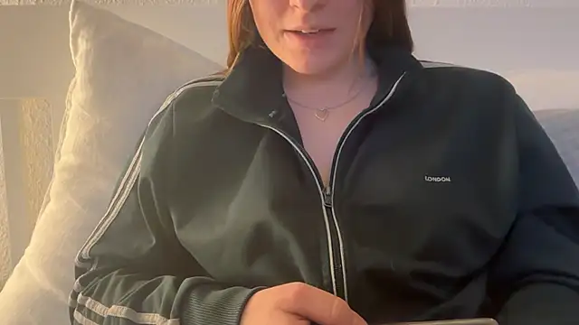 Lucyschickt online show from 03-02-26, 05:20