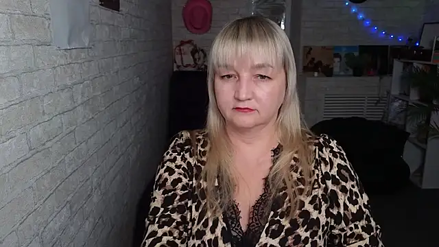 Snapshot of Lily_Luxee chatting on 02-10-26, 02:43 Lily Luxee online show from 02-10-26, 02:43