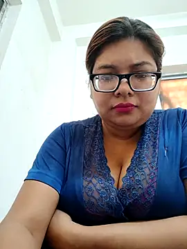 Snapshot of Elie_Hallway chatting on 05-18-26, 02:51 Elie Hallway online show from 05-18-26, 02:51