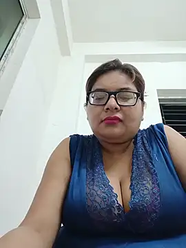 Snapshot of Elie_Hallway chatting on 05-18-26, 06:25 Elie Hallway online show from 05-18-26, 06:25