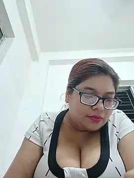 Snapshot of Elie_Hallway chatting on 05-19-26, 07:09 Elie Hallway online show from 05-19-26, 07:09