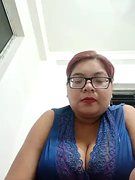 Snapshot of Elie_Hallway chatting on 06-18-26, 06:01 Elie Hallway online show from 06-18-26, 06:01