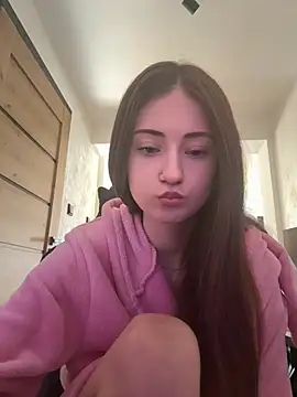 Snapshot of karlaluuvv chatting on 03-18-26, 11:13 karlaluuvv online show from 03-18-26, 11:13