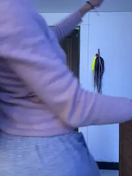 Snapshot of suky_pou chatting on 02-17-26, 04:24 suky pou online show from 02-17-26, 04:24