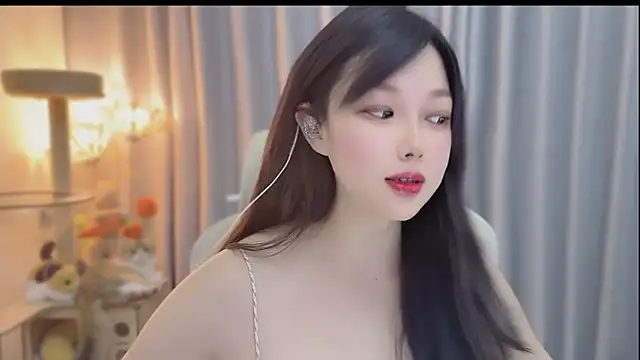 Snapshot of Yumi_yuni chatting on 06-05-26, 12:22 Yumi yuni online show from 06-05-26, 12:22
