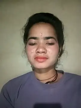 Snapshot of Sonali_Bendre chatting on 03-12-26, 02:23 Sonali Bendre online show from 03-12-26, 02:23