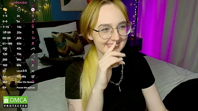 Snapshot of AdeLuna chatting on 05-25-26, 09:21 AdeLuna online show from 05-25-26, 09:21