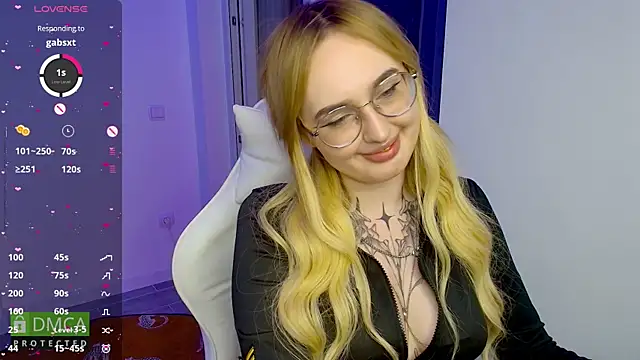 Snapshot of AdeLuna chatting on 05-28-26, 09:45 AdeLuna online show from 05-28-26, 09:45