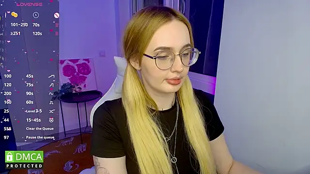 Snapshot of AdeLuna chatting on 05-30-26, 09:45 AdeLuna online show from 05-30-26, 09:45