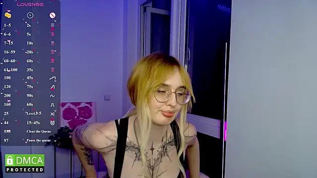 Snapshot of AdeLuna chatting on 06-04-26, 09:21 AdeLuna online show from 06-04-26, 09:21