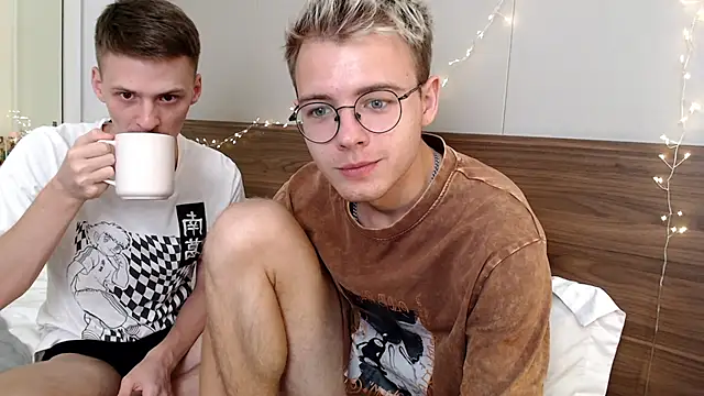 Snapshot of NikiKerryCum chatting on 02-14-26, 01:30 NikiKerryCum online show from 02-14-26, 01:30