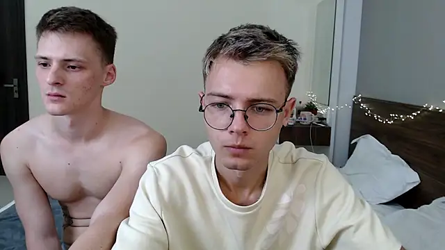 Snapshot of NikiKerryCum chatting on 03-21-26, 04:10 NikiKerryCum online show from 03-21-26, 04:10