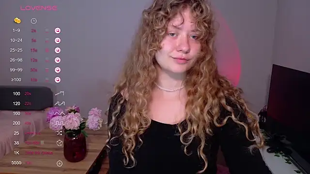 Snapshot of Milounee chatting on 06-13-26, 08:12 Milounee online show from 06-13-26, 08:12