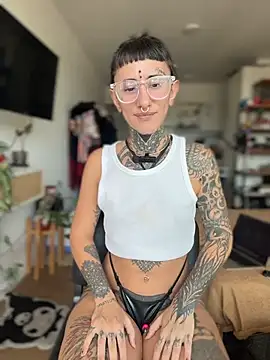 Snapshot of xsadtanas chatting on 02-09-26, 05:17 xsadtanas online show from 02-09-26, 05:17