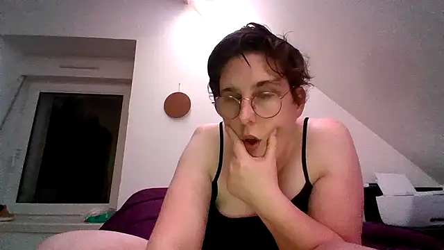 Snapshot of OIseauNoir88 chatting on 02-02-26, 08:18 OIseauNoir88 online show from 02-02-26, 08:18