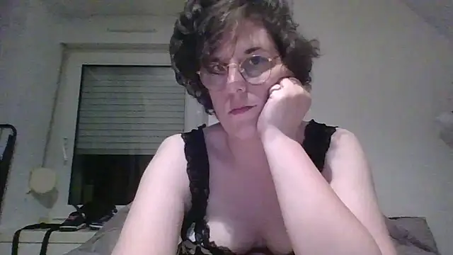 OIseauNoir88 online show from 04-18-26, 08:09