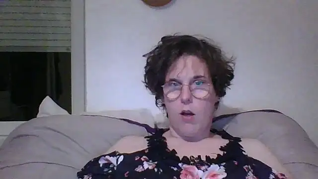 OIseauNoir88 online show from 04-22-26, 07:59