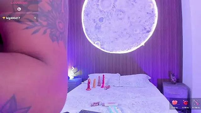 Snapshot of JazminRusso_ chatting on 02-14-26, 05:37 JazminRusso online show from 02-14-26, 05:37