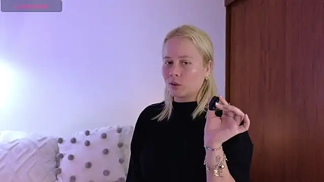 Snapshot of zoee__sweet chatting on 04-13-26, 10:59 zoee sweet online show from 04-13-26, 10:59