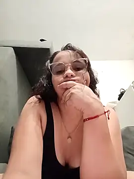 Snapshot of yeselu chatting on 02-12-26, 08:15 yeselu online show from 02-12-26, 08:15