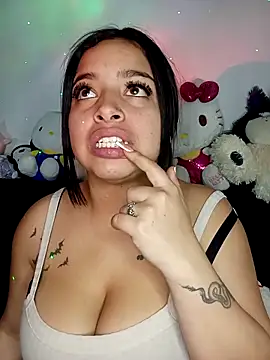Snapshot of _juli17_ chatting on 04-23-26, 10:56 juli17 online show from 04-23-26, 10:56