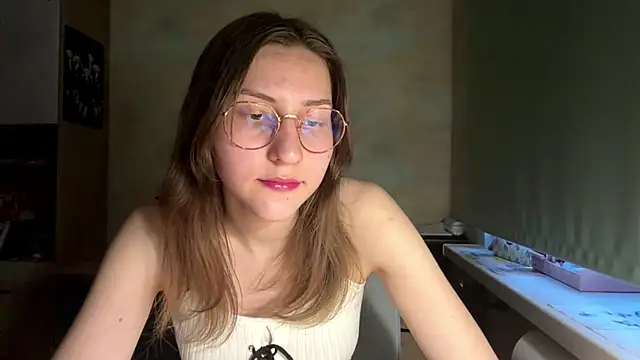 Snapshot of Miaaa_Moon chatting on 05-16-26, 04:39 Miaaa Moon online show from 05-16-26, 04:39