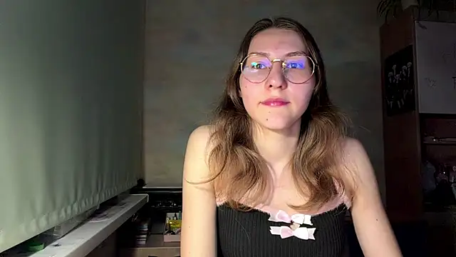 Snapshot of Miaaa_Moon chatting on 06-08-26, 06:19 Miaaa Moon online show from 06-08-26, 06:19