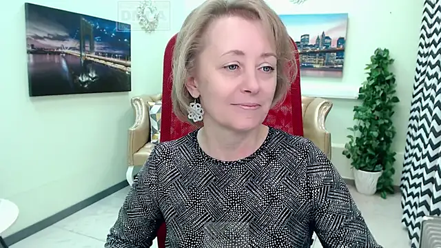 Snapshot of MONA_W chatting on 04-25-26, 01:41 MONA W online show from 04-25-26, 01:41
