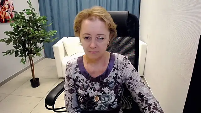 Snapshot of MONA_W chatting on 06-03-26, 11:02 MONA W online show from 06-03-26, 11:02