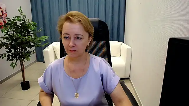 Snapshot of MONA_W chatting on 06-04-26, 11:05 MONA W online show from 06-04-26, 11:05