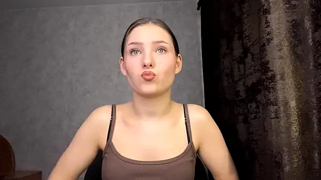 Snapshot of FoxieFlare chatting on 02-10-26, 12:04 FoxieFlare online show from 02-10-26, 12:04