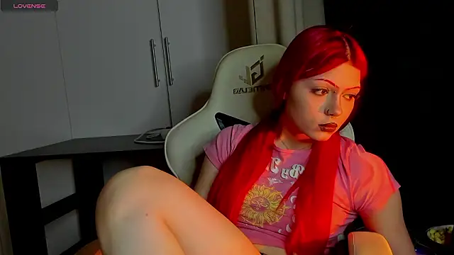 Snapshot of Leah_Castro chatting on 02-25-26, 05:44 Leah Castro online show from 02-25-26, 05:44