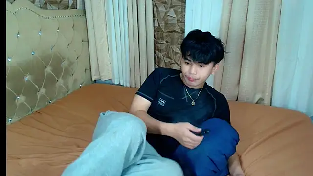 xlovercutietwink online show from 02-11-26, 04:56