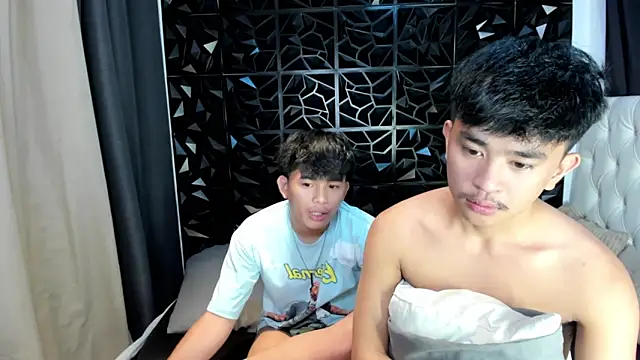 xlovercutietwink online show from 04-10-26, 04:39