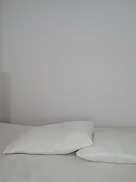 Snapshot of Maria_x_Alejandra chatting on 02-25-26, 06:39 Maria x Alejandra online show from 02-25-26, 06:39