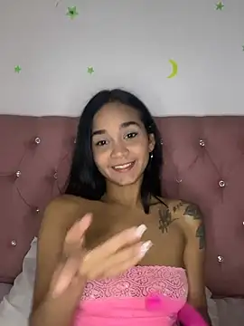 Snapshot of Maria_x_Alejandra chatting on 04-29-26, 09:43 Maria x Alejandra online show from 04-29-26, 09:43