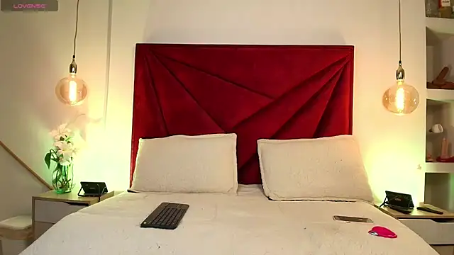 NahomiRoss online show from 04-21-26, 12:44