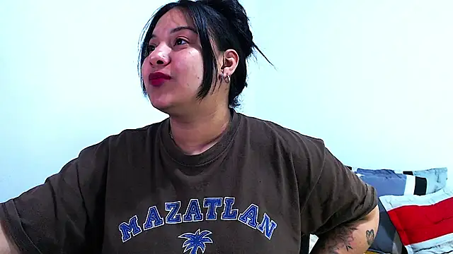 Snapshot of emily-rousee- chatting on 02-26-26, 02:21 emily-rousee- online show from 02-26-26, 02:21