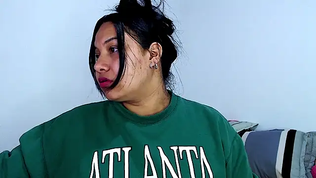 Snapshot of emily-rousee- chatting on 02-27-26, 02:44 emily-rousee- online show from 02-27-26, 02:44