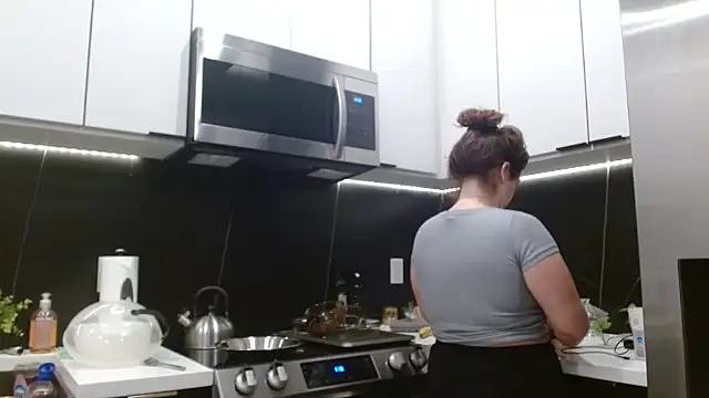 HazelSkyesChat online show from 04-21-26, 01:39