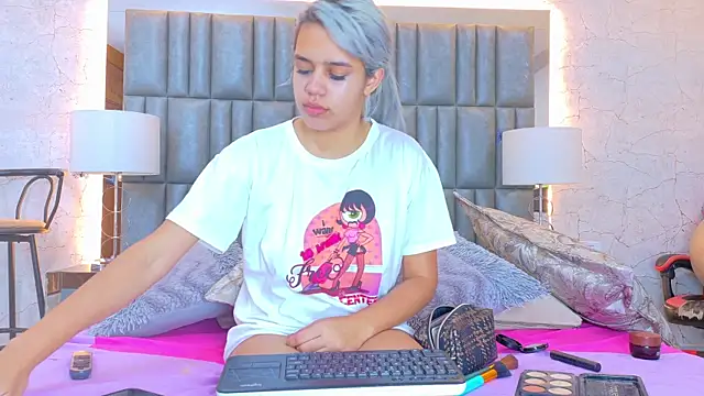 AlanaHouston online show from 04-10-26, 04:50