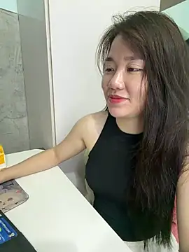 Snapshot of Amy8386 chatting on 05-28-26, 05:05 Amy8386 online show from 05-28-26, 05:05