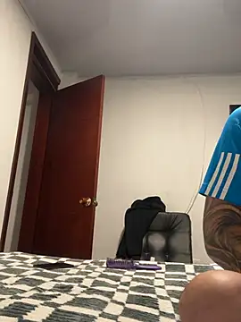 Snapshot of joeandlove chatting on 02-10-26, 02:37 joeandlove online show from 02-10-26, 02:37