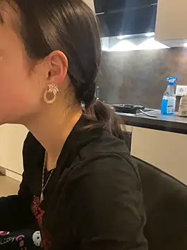 Just-Lilly online show from 04-11-26, 07:51